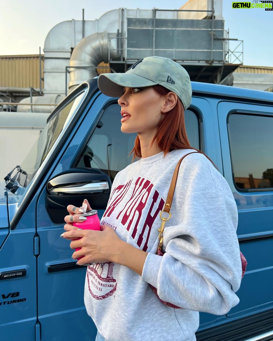 Caroline Receveur Instagram - Casual day 🛸 Al Quoz,Dubai UAE