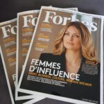 Caroline Receveur Instagram - OMG ! 🙈🙏🏻❤️ Je n’ai même pas les mots pour exprimer à quel point je suis touchée, émue et reconnaissante d’avoir été choisie par le magazine Forbes pour illustrer ce nouveau numéro mais aussi et surtout d’être la 1ère femme en couverture de @forbes_fr. Un grand merci à @dbusso Directeur de la publication de m’avoir fait confiance et offert une place de choix dans son magazine. Enfin un immense MERCI À VOUS! Je réalise aujourd’hui un rêve qui me semblait inaccessible lorsque j’ai lancé ma première société en 2012 à 24ans. Je n’ai jamais été approchée pour faire une quelconque couverture de magazine en tant qu’entrepreneur, influenceur ou encore mannequin et c’est tant mieux! Aujourd’hui je réalise ma toute première couverture pour LE plus grand magazine à mes yeux. Comme quoi, tout a un sens même si cela peut prendre plusieurs années avant de le réaliser. Ne lâchez jamais rien, soyez vrai, et écoutez votre coeur 👊🏻💥