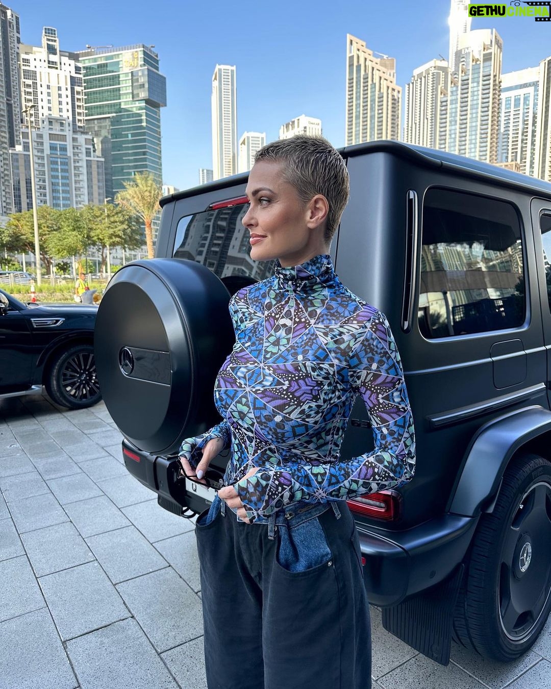 Caroline Receveur Instagram - ✌🏼day 🩵 Downtown Dubai