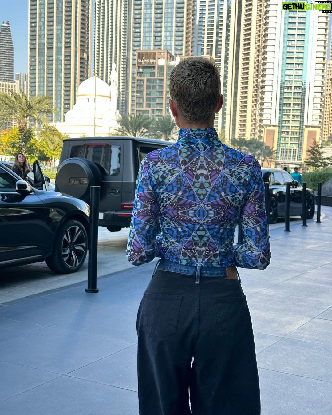 Caroline Receveur Instagram - ✌🏼day 🩵 Downtown Dubai