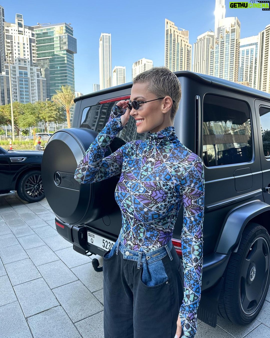 Caroline Receveur Instagram - ✌🏼day 🩵 Downtown Dubai