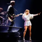 Carrie Underwood Instagram - Fridays are always a good time in #Vegas @resortsworldlv !!! What a crowd!!! You all were giving so much energy and that made us all so happy!!! THANK YOU! ❤️❤️❤️ #Reflection 📸: @jeffjohnsonimages