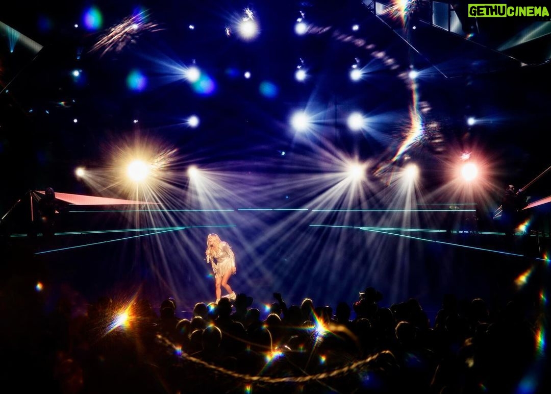 Carrie Underwood Instagram - Some really cool shots from the #Reflection show last night @resortsworldlv ! The crowd was so much fun! Loving seeing all the people in town for #NFR . All the cowboy hats make my country heart happy! Let’s do it again tonight! #Vegas 📸: @jeffjohnsonimages