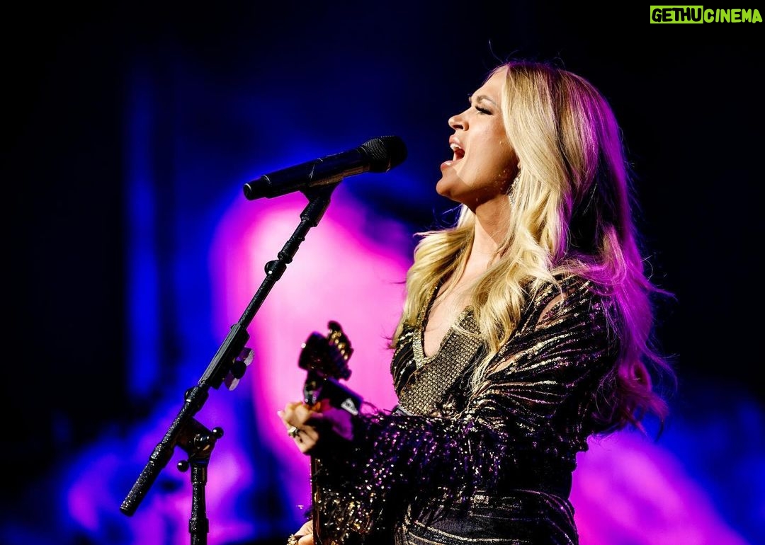 Carrie Underwood Instagram - Some really cool shots from the #Reflection show last night @resortsworldlv ! The crowd was so much fun! Loving seeing all the people in town for #NFR . All the cowboy hats make my country heart happy! Let’s do it again tonight! #Vegas 📸: @jeffjohnsonimages
