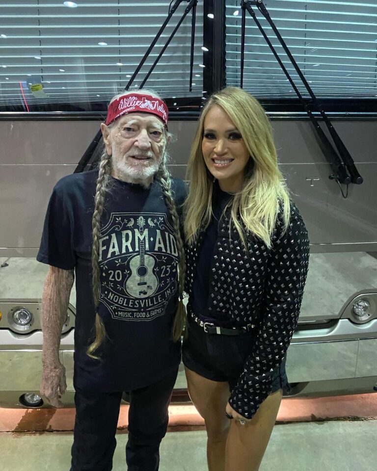Carrie Underwood Instagram - Having a Willie great time here in Atlanta! 🤠@willienelsonofficial