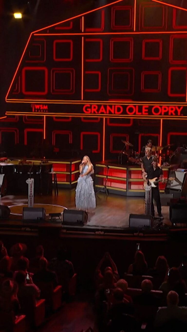 Carrie Underwood Instagram - For #WaybackWednesday, let’s run it back to this past June with a special performance of #OutOfThatTruck at the Opry! Will we see you there next Friday, Oct. 27? (*link in bio)