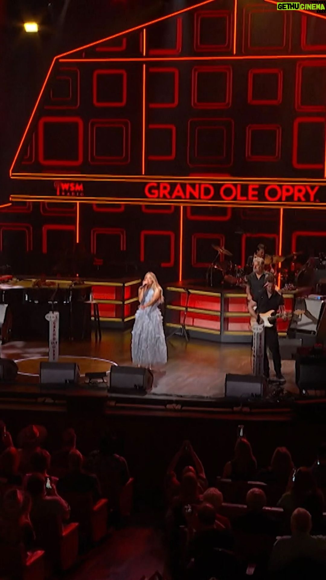Carrie Underwood Instagram - For #WaybackWednesday, let’s run it back to this past June with a special performance of #OutOfThatTruck at the Opry! Will we see you there next Friday, Oct. 27? (*link in bio)