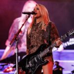 Carrie Underwood Instagram - Last night was a dream in #Atlanta @mercedesbenzstadium with @littlebigtown @willienelsonofficial and @georgestrait !!! What an INCREDIBLE crowd!!! 🔥🔥🔥 Thanks for having us #ATLive 📸: @jeffjohnsonimages