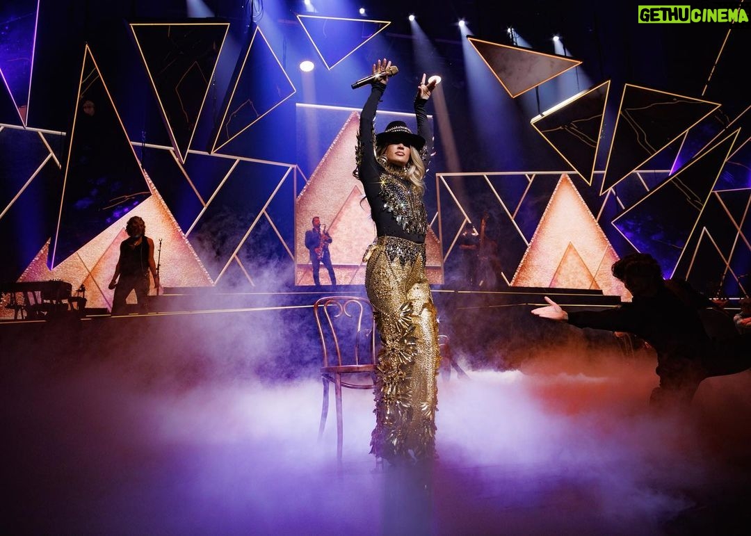 Carrie Underwood Instagram - Until next time #LasVegas !!! Thanks to everyone who came out to party! #Reflection @resortsworldlv 📸: @jeffjohnsonimages