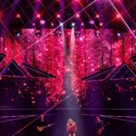 Carrie Underwood Instagram - Fun times in #Vegas !!! Such a great Wednesday night! Thanks for all the love!!! ❤️❤️❤️ #Reflection 📸: @jeffjohnsonimages