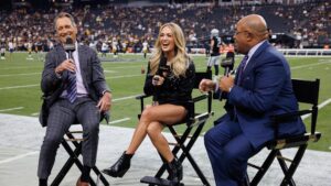 Carrie Underwood Instagram - Had a blast at the @snfonnbc game tonight @allegiantstadium with @collinsworthpff, @miketiriconbc and all the amazing fans!  Thanks for having me!
📸: @jeffjohnsonimages