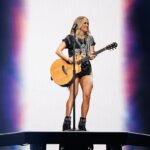 Carrie Underwood Instagram - Fridays are always a good time in #Vegas @resortsworldlv !!! What a crowd!!! You all were giving so much energy and that made us all so happy!!! THANK YOU! ❤️❤️❤️ #Reflection 📸: @jeffjohnsonimages