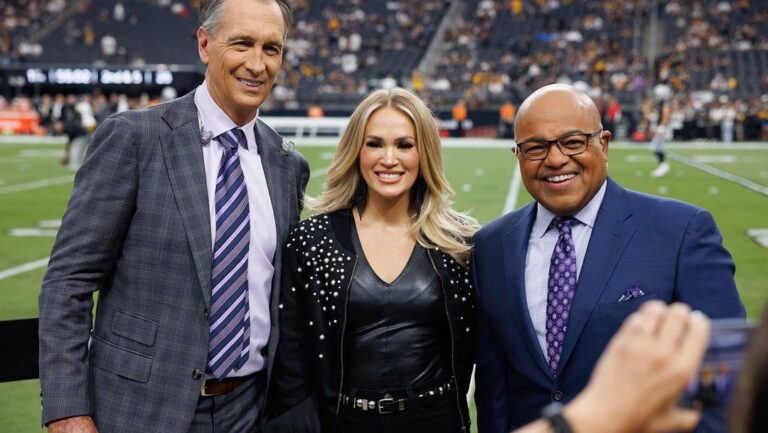 Carrie Underwood Instagram - Had a blast at the @snfonnbc game tonight @allegiantstadium with @collinsworthpff, @miketiriconbc and all the amazing fans!  Thanks for having me! 📸: @jeffjohnsonimages