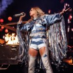 Carrie Underwood Instagram - Another incredible night in fabulous #LasVegas @resortsworldlv !!! Thanks for always being so great to us! #REFLECTION #SaturdayNight 📸: @jeffjohnsonimages