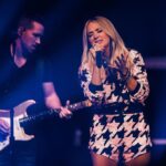 Carrie Underwood Instagram - Had a lot of fun last night @turningstone in Verona, NY! ❤️ Thanks for singing along and showing us a good time! Now we’ve just got to get @edeasonofficial and @ponisilver away from the bingo hall! 😝 📸: @jeffjohnsonimages #UpstateNewYork #FridayNight