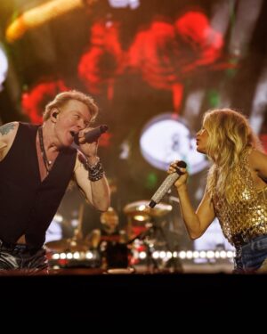 Carrie Underwood Instagram - Still flying high after the incredible show @geodispark here in #Nashville !!! Thanks @gunsnroses for having us out for a few dates! These shows were epic and all the #Gunners were beyond amazing to us! Thanks, Nashville, for SHOWING UP for my favorite band!!! ❤️ #DreamComeTrue #GnR 

📸: @jeffjohnsonimages