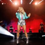 Carrie Underwood Instagram - Thanks for hanging with us on a soggy #Michigan night, Mt. Pleasant!!! ☔️☔️☔️ You all were so sweet to us at the @soaringeaglecasino ❤️ We’ll see you next time! #SoggyFunGuys #TwoSteppinEd #HowsMyHair 📸: @jeffjohnsonimages