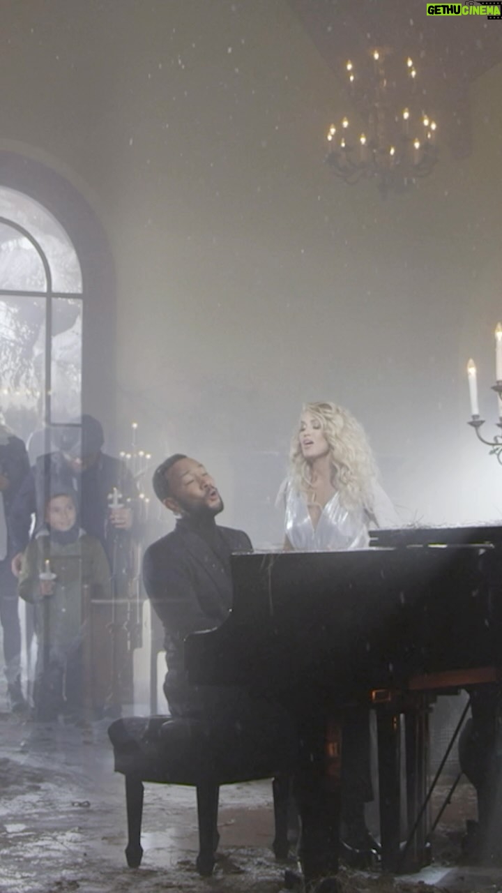 Carrie Underwood Instagram - ‘Tis the Season! #FlashbackFriday to the music video for #Hallelujah with the uber-talented @johnlegend! #MyGift 🎁✨*link in bio