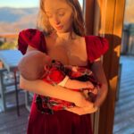 Carson Meyer Instagram - A cozy cabin Christmas🎄❤️🕯