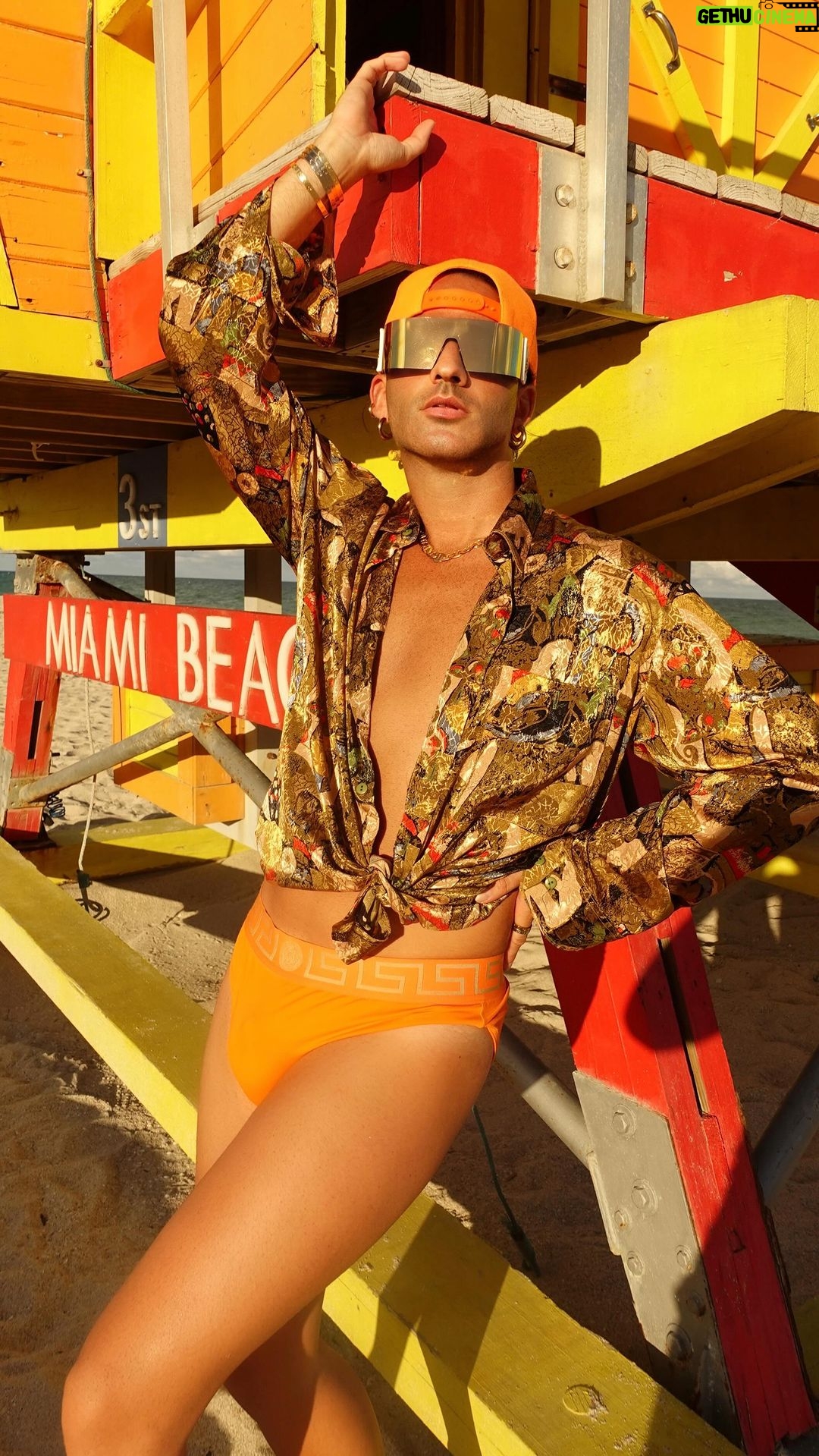 Cary Tauben Instagram - Everyone in #miami today letting that coochie breathe now that the sun came out! Miami, Florida
