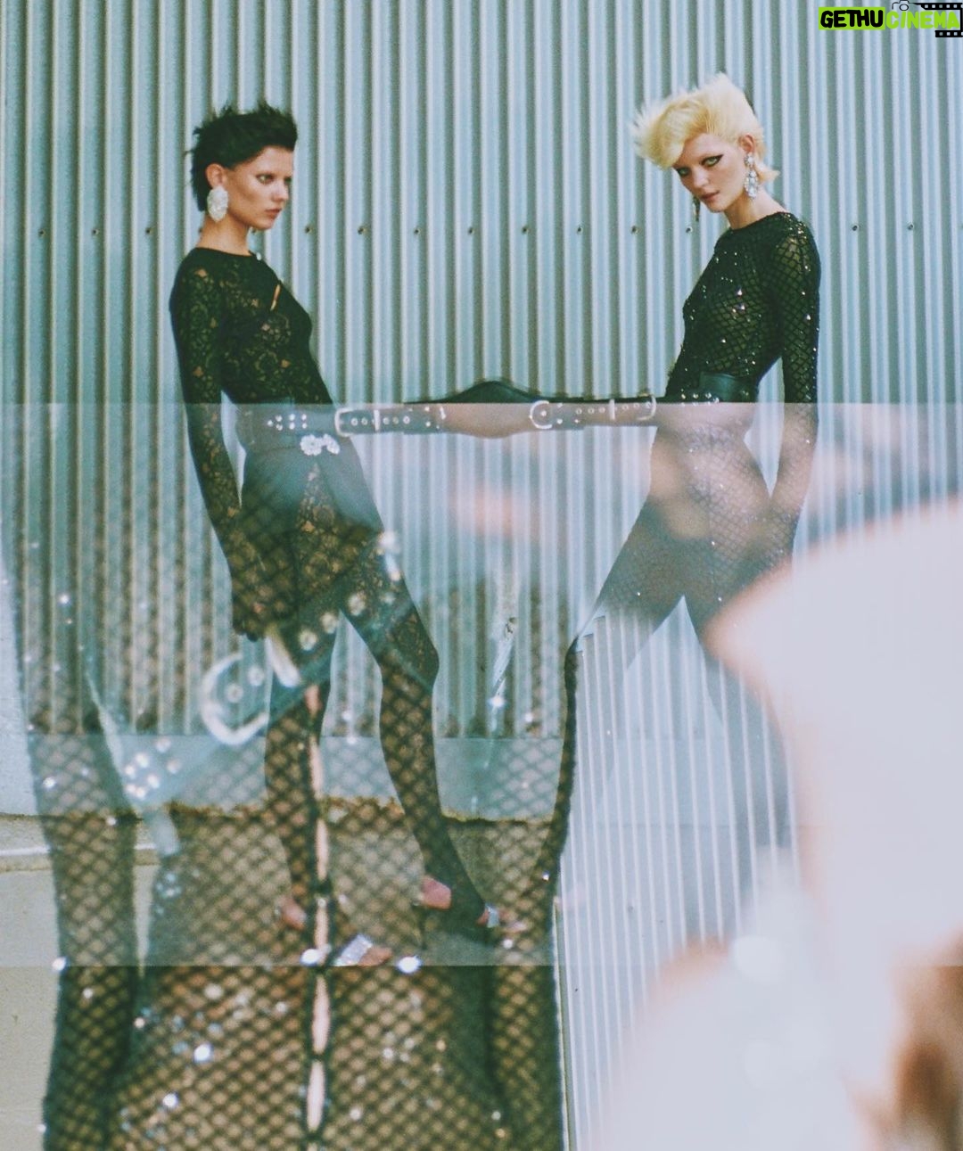 Cary Tauben Instagram - THE DOLLS @brielle_officielle @caroletanenbaumvintage #photographer @d.picard #fashion @carytauben #leadhair @andrewly for @oribepro #hair @connorlangehair @oribepro #glam @sabrinarinaldimakeup #models @mayyakuznetsova @viktoria.lulko #photoassist @pachakal
