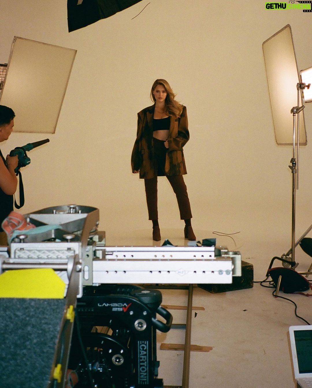 Cary Tauben Instagram - @aldo_shoes boot shop film bts! @andrewly @sabrinarinaldimakeup @connorlangehair @alpersisters @officialsweeney @matt.shelest @_madamebrown @jordanr.bruneau @___m__e__l @lauraloraf