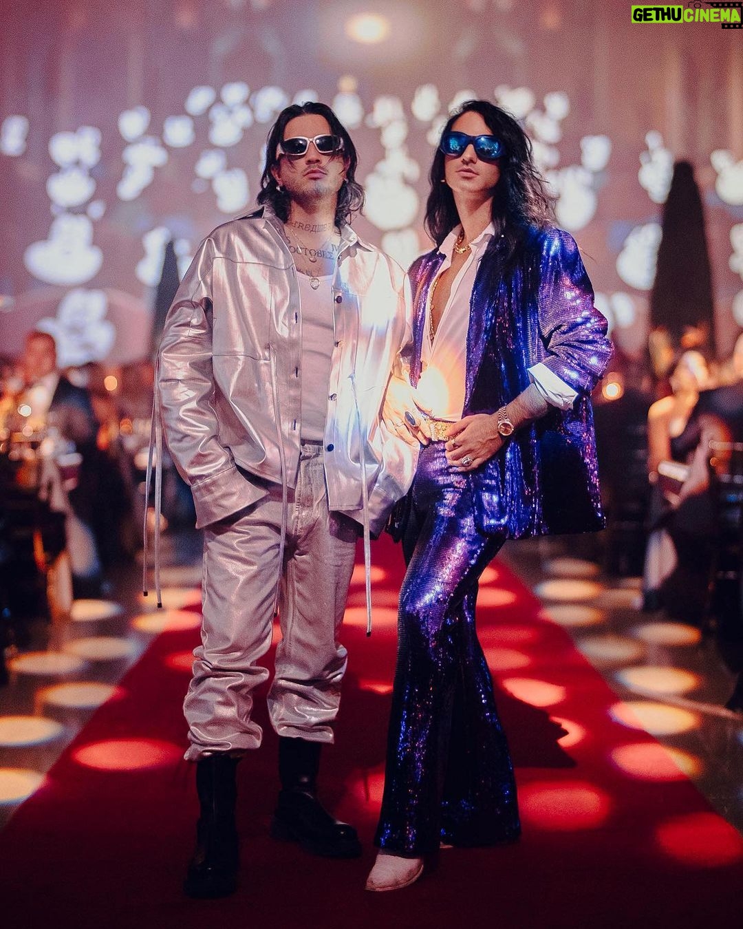 Cary Tauben Instagram - 👽👾 @markantoinelb @fondationdumacmontreal 📸 @karelchladek L'Arsenal