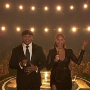 Casey Patterson Instagram - BIG love to my #lipsyncbattle family for a spectacular show last night with Lip Sync Battle LIVE:A Michael Jackson Celebration. Honored to launch @paramountnetwork with @llcoolj @chrissyyeigen @jjpeterson and our incredible production team led by @jamessunderlandtv @thesquareddivision @danielle.flora #GlennWeiss 🙌🏻💋 SWIPE THROUGH FOR FULL SHOW OPEN AWESOMENESS