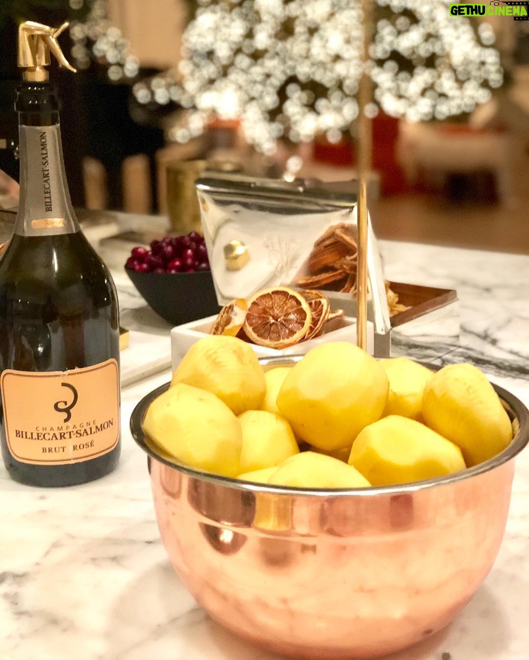 Casey Patterson Instagram - Resolving to cook more... Pomme Frites with Fresh Garlic Mayonnaise and Sea Salt ~ New Years Potatoes, Duck Fat Roasted, Creme Fraiche, Chives and Caviar #cleanse #2019