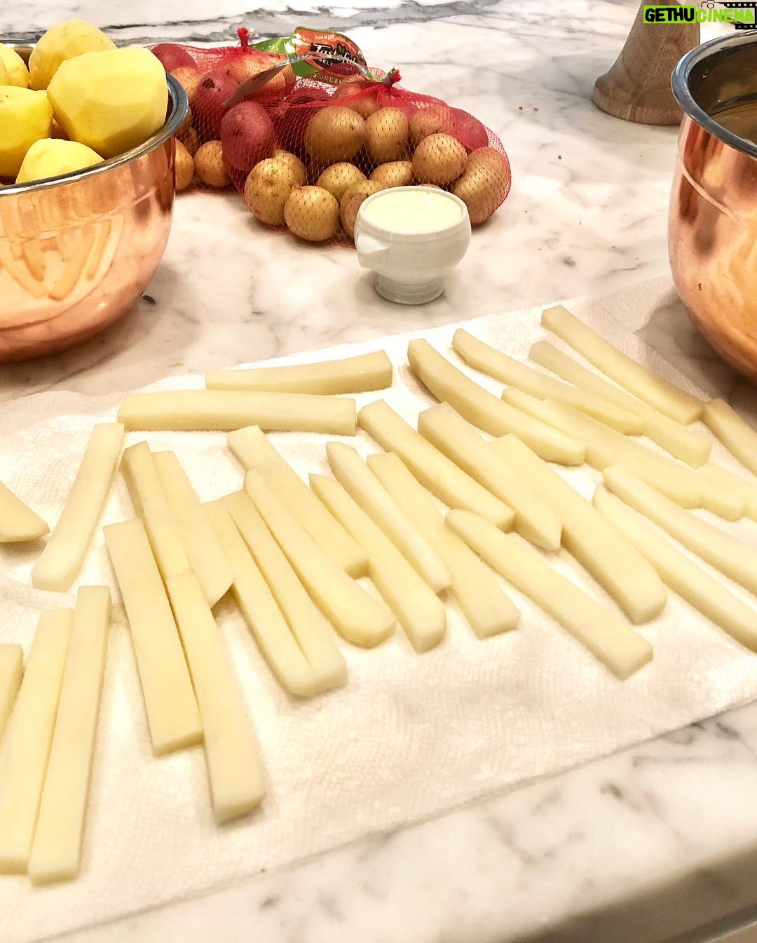 Casey Patterson Instagram - Resolving to cook more... Pomme Frites with Fresh Garlic Mayonnaise and Sea Salt ~ New Years Potatoes, Duck Fat Roasted, Creme Fraiche, Chives and Caviar #cleanse #2019