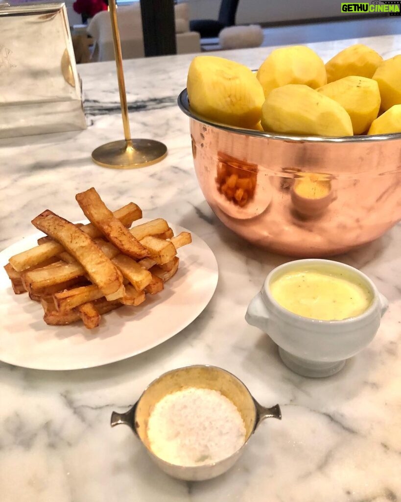 Casey Patterson Instagram - Resolving to cook more... Pomme Frites with Fresh Garlic Mayonnaise and Sea Salt ~ New Years Potatoes, Duck Fat Roasted, Creme Fraiche, Chives and Caviar #cleanse #2019