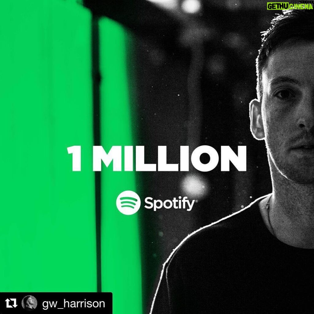 Casey Patterson Instagram - Have I mentioned that you should follow my cousin George on @Spotify 🇬🇧 @gw_harrison 🙌🏻