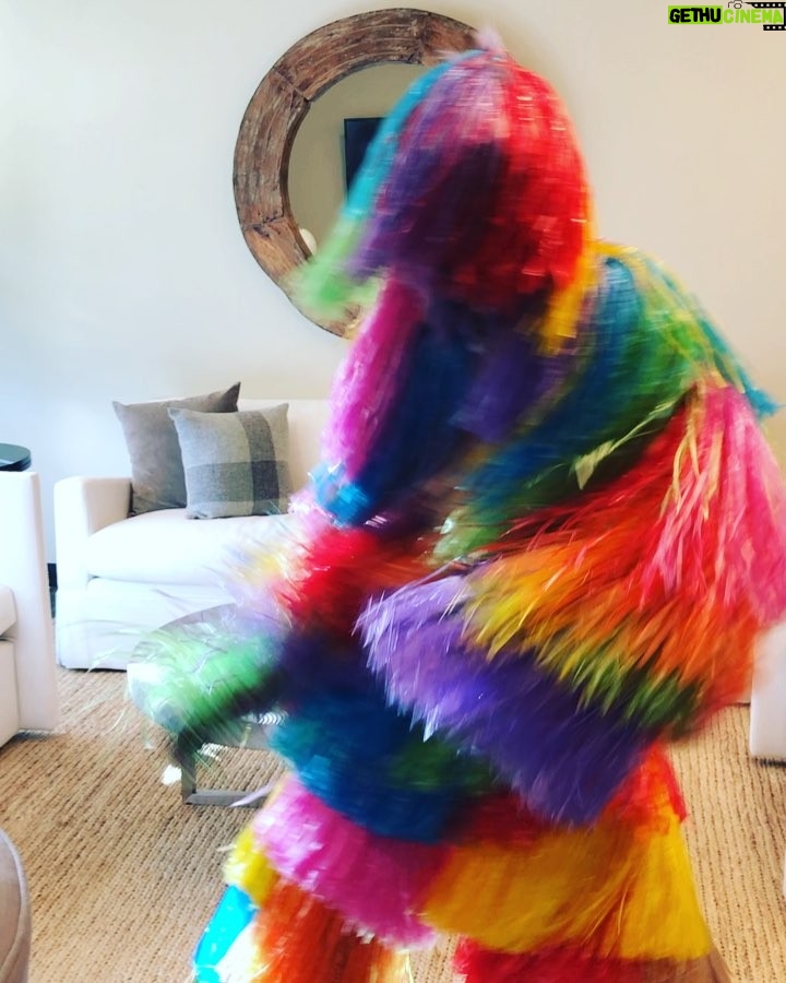 Casey Patterson Instagram - Shimmy Shimmy Yo Shimmy Ya Shimmy Yay #makingstuff 🌈🦄 #shimmy coming soooooon 😜 Warner Bros. Entertainment