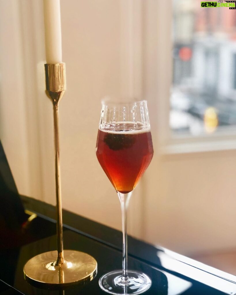 Casey Patterson Instagram - Goodnight Kiss ~ nightcap cocktail. @domperignonofficial Noces D’Or Cognac, Lajay Cassis, Burnt Sugar Syrup. Finish with expressed lemon and fresh blackberry 💋 #champagne #cocktails