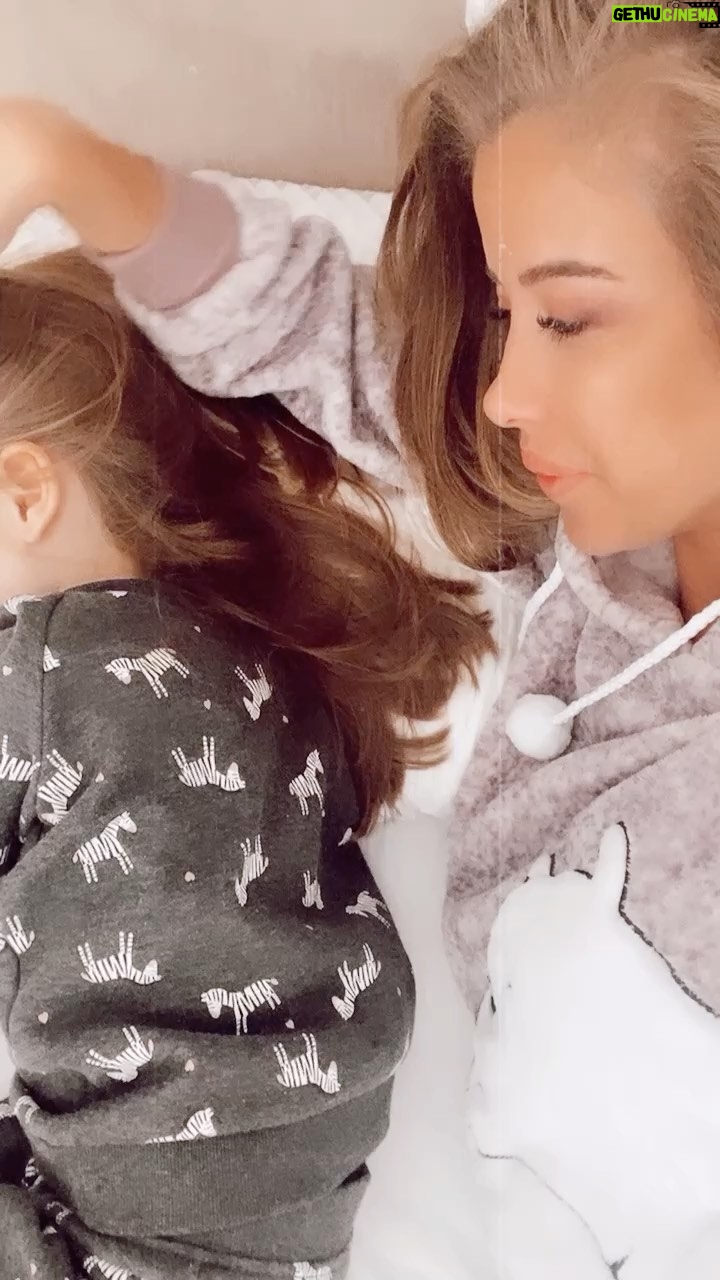 Catarina Jacob Instagram - SAUDADE - palavra que d贸i s贸 ao sair da boca! 馃挀 Amo-te demoniozinho da tia. Braga - Portugal