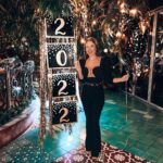 Catarina Jacob Instagram - Bem vindo 2️⃣0️⃣2️⃣2️⃣ só não me venhas com m€rd@s! 😏😂 Bom ano para todos vocês que me ajudaram a passar 2021, e aos que não ajudaram, que me desamparem o 2022, porque no perdão só Deus eu vou na realidade mesmo! 💓 FELIZ ANO Dubai, UAE