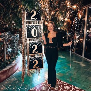 Catarina Jacob Instagram - Bem vindo 2️⃣0️⃣2️⃣2️⃣ só não me venhas com m€rd@s! 😏😂
Bom ano para todos vocês que me ajudaram a passar 2021, e aos que não ajudaram, que me desamparem o 2022, porque no perdão só Deus eu vou na realidade mesmo! 💓 FELIZ ANO
