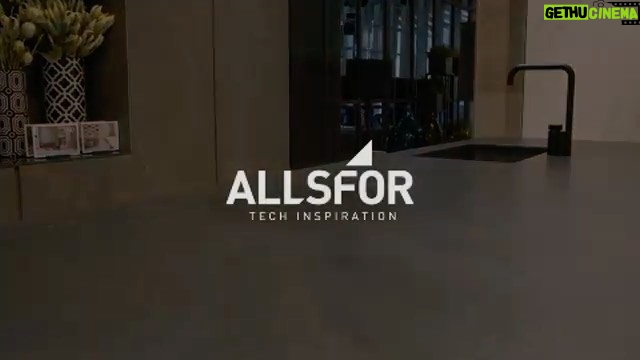 Catarina Jacob Instagram - Sei que cresci quando vejo este vídeo e fico com os olhos a brilhar, isto é o sonho… Será que me portei bem o suficiente para pedir uma igual ao Pai Natal? 🥰 🤩 @allsfor.tech parabéns pela genialidade! #tecnologiadeponta #praticidade #estetica #osonho #meusonho