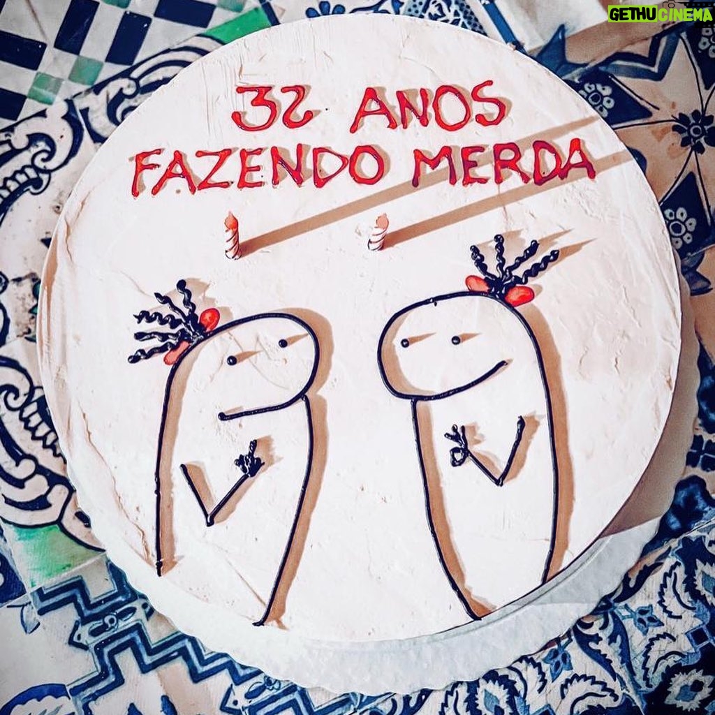 Catarina Jacob Instagram - 32 anos fazendo m€r#@ … e que seja sempre assim, com algumas das m…rdas aprendemos e com outras criamos óptimas memórias. OBRIGADA vida por estes anos de m€rd@s 🙏🏻😉✌🏻😍🤟🏼 Braga - Portugal