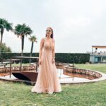 Catarina Jacob Instagram - As datas mais importantes são aquelas em que celebramos o amor, a vida, os amigos e sonhamos com o futuro. Esta foi uma delas ❤️ @sergeykundikoficial e @iamcarolsalvadorsousa porque nada separará o que o destino uniu e o amor liga entre si.❤️-vos E vocês desse lado também adoram dias de casório? 🥰🥰🥰🥰🥰🥰🥰🥰 Quinta Amadeus