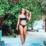 Catarina Jacob Instagram - Paraíso? É onde os meus pés encontram areia, o meu cabelo segue ao sabor do vento e o meu coração fica tão leve quanto a água do mar!
