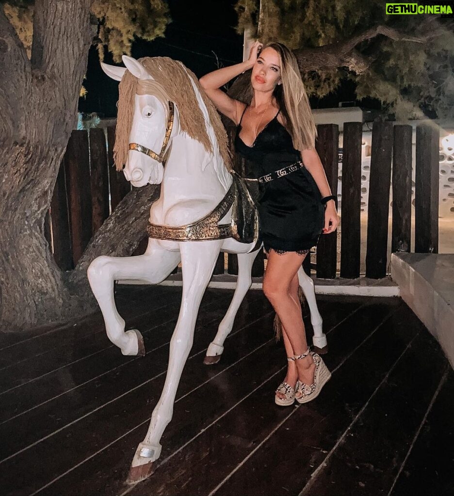 Catarina Jacob Instagram - In riding a horse, we borrow freedom! 🐎💓