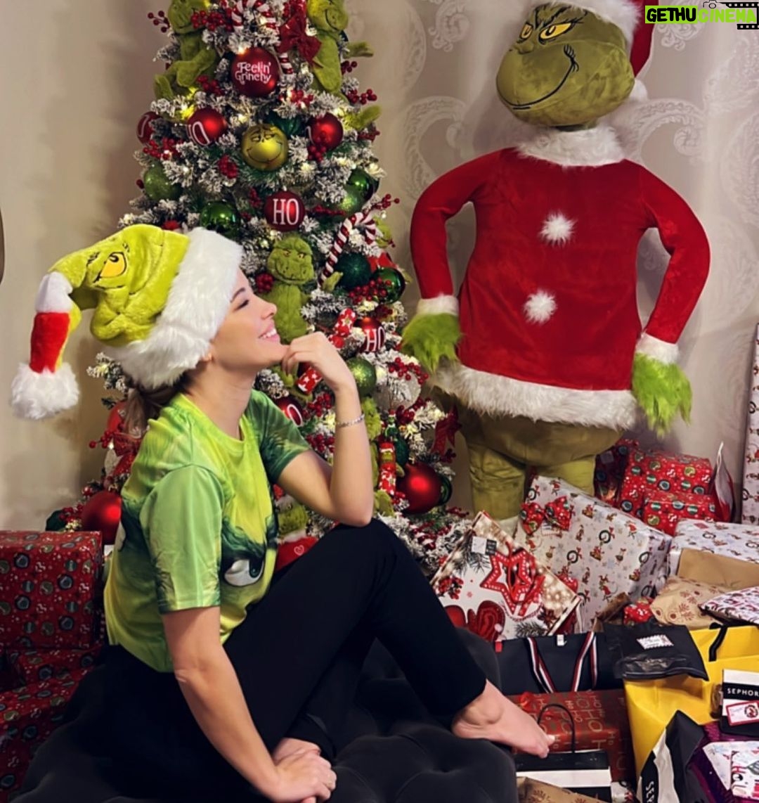 Catarina Jacob Instagram - OH OH OH FELIZ NATAL SUCK€RS 😝💚🎁 Wolverhampton