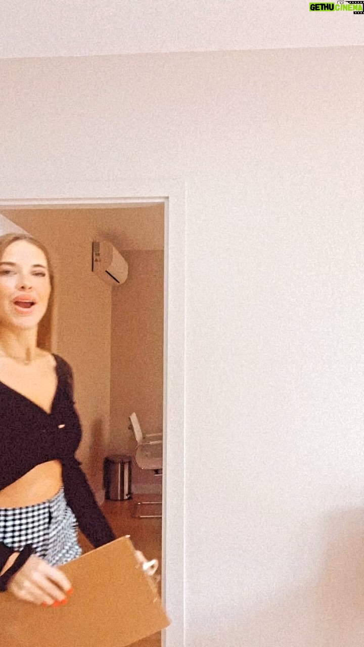 Catarina Jacob Instagram - Si necesitas algo ya sabes… al carajo 👍😏