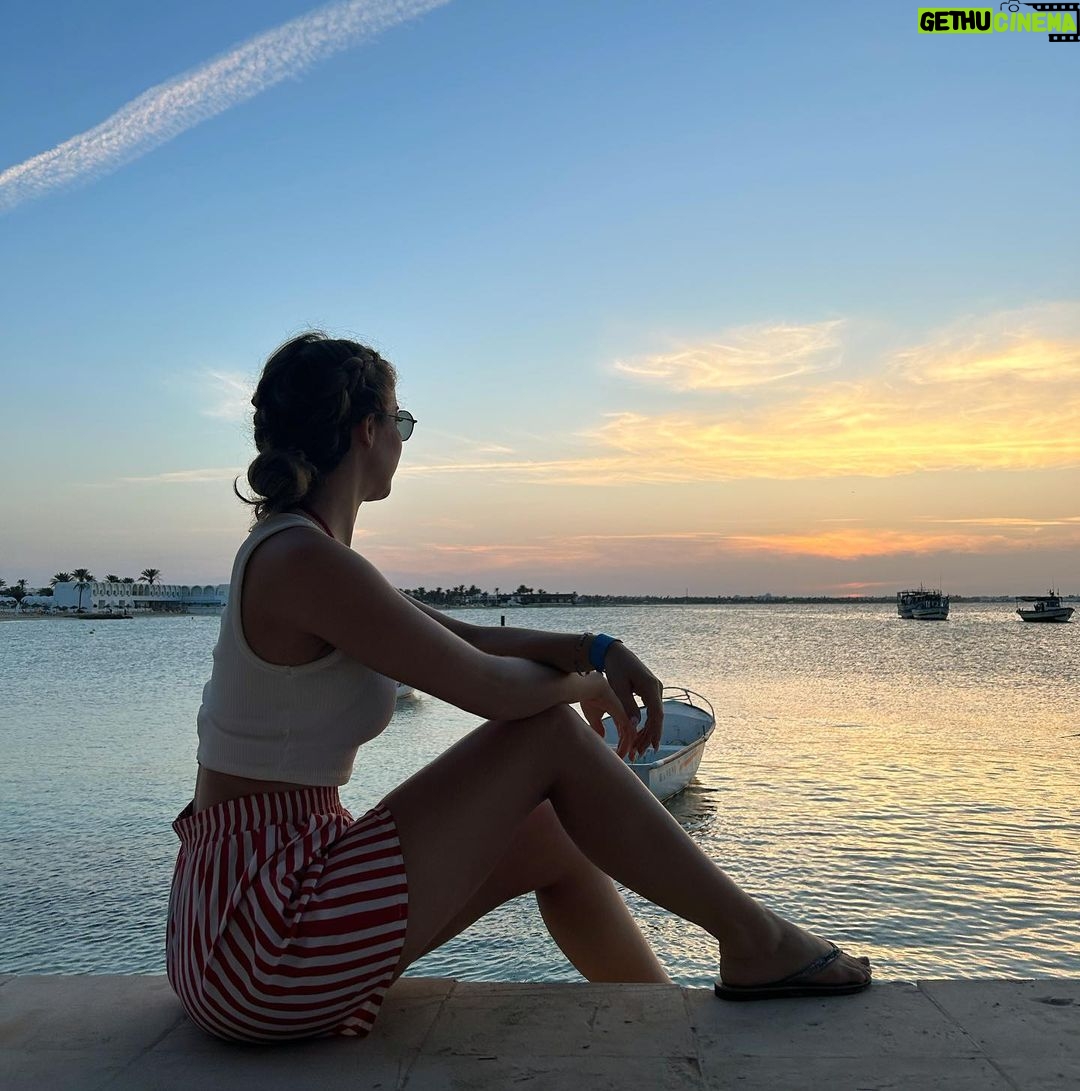 Catarina Jacob Instagram - Owner of My sunrises, sunsets. Owner of My own madness and how beautifull is that?!
