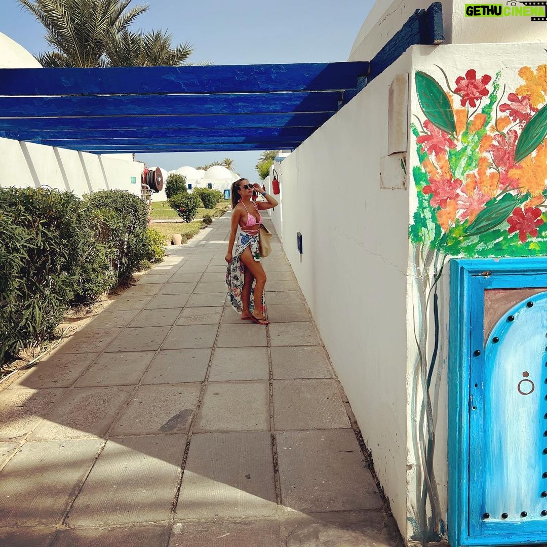 Catarina Jacob Instagram - Living fully the winter, always dreaming about the summer ♾️ Djerba Island