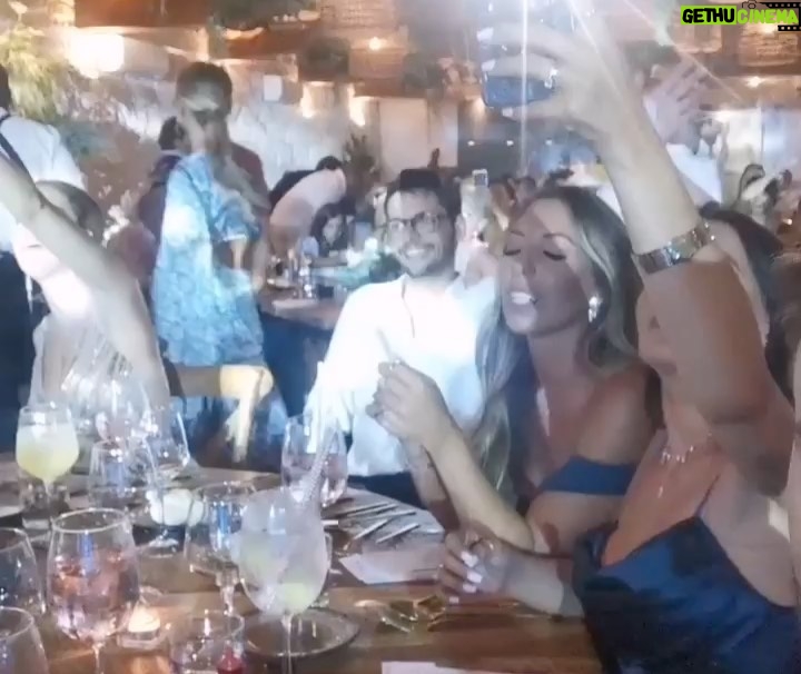 Catarina Jacob Instagram - Rodeados de amor somos mais felizes ❤️ VIVA O AMOR!!! @filipacvasconcelos @saramateusb @quintadoavesso Quinta do Avesso