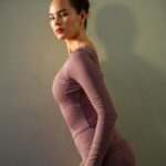 Catriona Gray Instagram – Whether you’re walking, doing pilates, lifting weights, running errands, or traveling… There’s something so buttery soft and comfortable about these Zenvy leggings. ☁️ If that sounds right up your alley, head over to the Nike App now. @nikewellcollective 💪✨️ #TeamNike #nikewellcollective #LiveWellLived