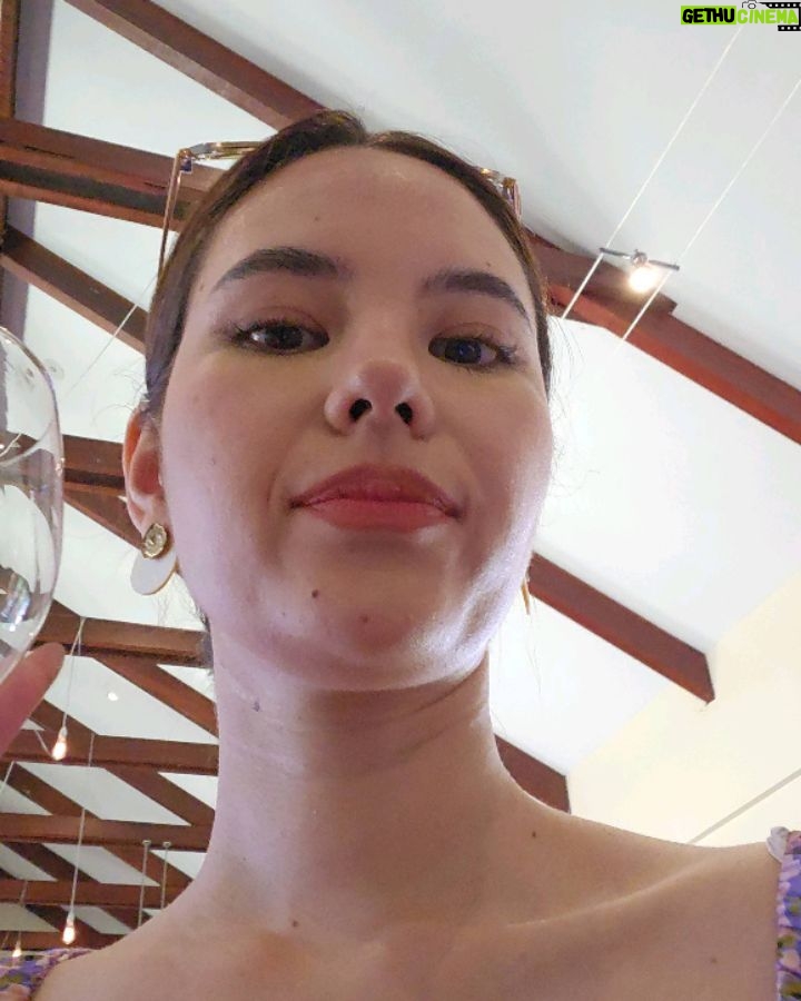 Catriona Gray Instagram - A day of wine tasting, good food and the beauty of the west 🌞 Happy New Years eve!! Margaret River, Western Australia