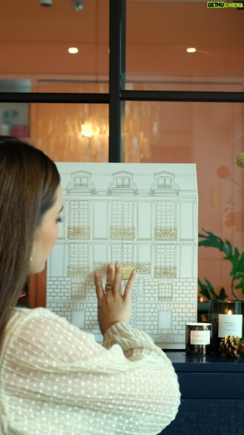 Catriona Gray Instagram - Open up joy this holiday season with @diorbeauty 🤍 #DiorHoliday